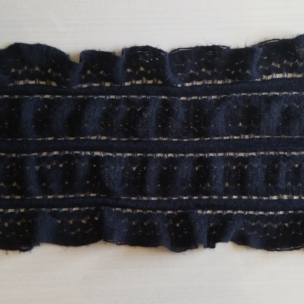 Black scarf - Picture 2 of 5